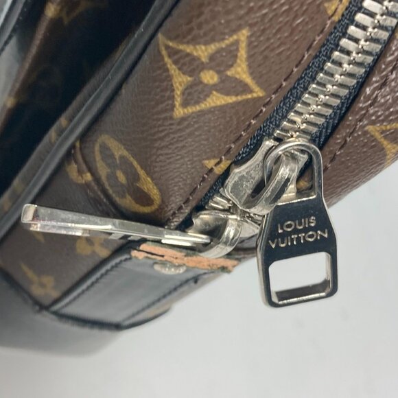 LOUIS VUITTON Black Monogram Leather Bag - Picture 10 of 16